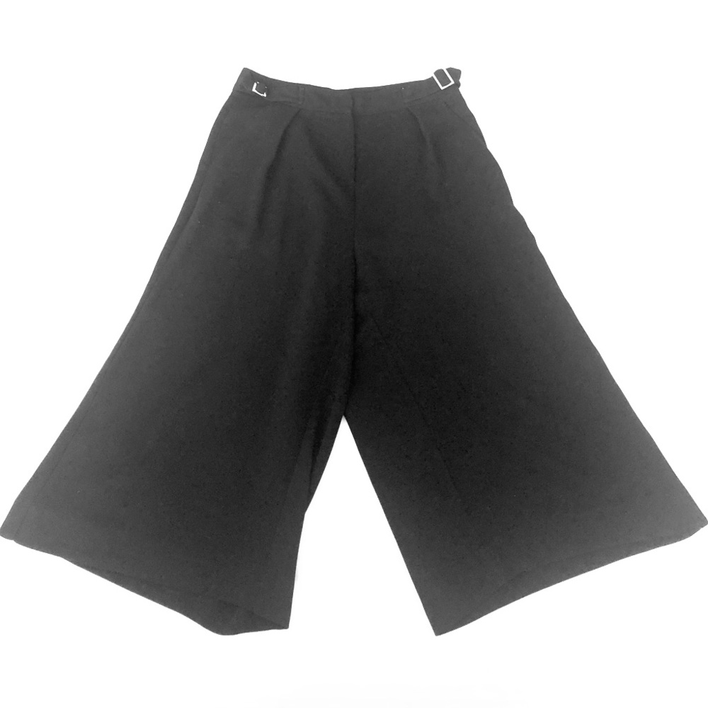 Mid length trousers